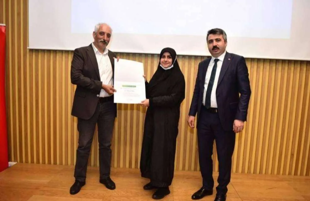 Yıldırım Belediyesi’nin eğitim programları kapsamında düzenlenen Felsefi Düşüncenin Serüveni Atölyesi’ni