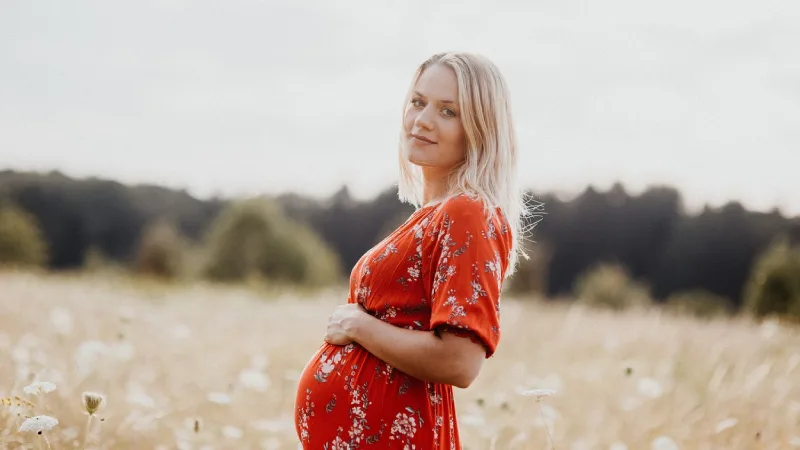 Mayıs ayında evlenen ünlü oyuncu, müjdeli haberi hayranlarıyla paylaştı. Çift,