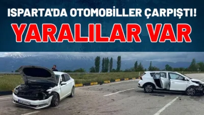 Isparta’nın Senirkent ilçesine bağlı Gençali Köyü girişinde iki otomobilin çarpıştığı