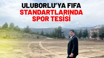 Uluborlu Belediye Başkanı Ahmet Oğuz Bakır, yapımı devam eden futbol